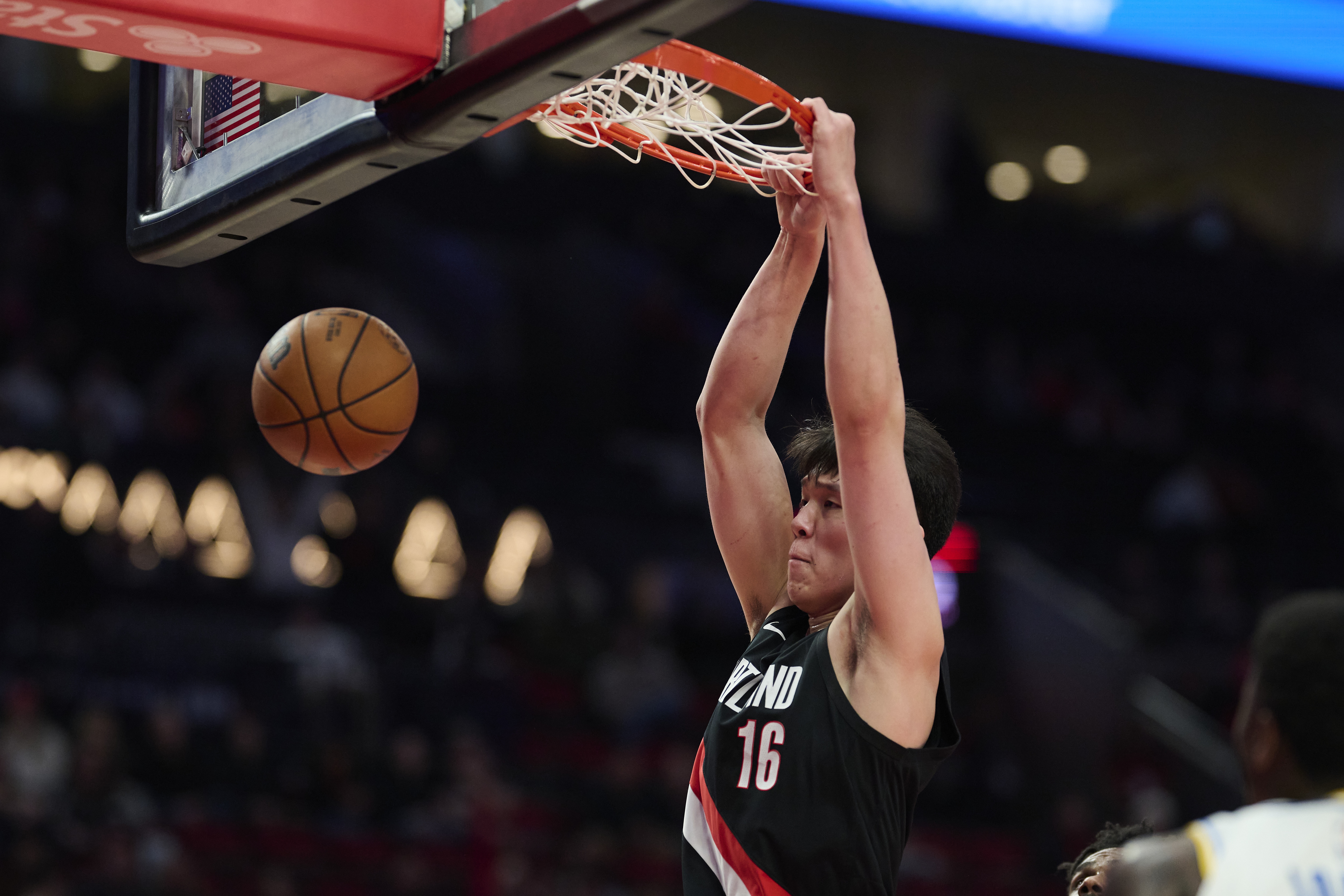 世界杯注册官网-媒体人：面对跟自己身材差不多的中锋时 杨瀚森欠缺稳定性&amp;强硬度