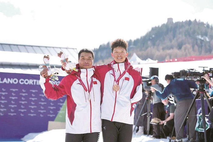 世界杯投注-三战冬残奥，24岁“老将”终圆梦|冬残奥会|北京冬残奥会|单板滑雪|米兰|江紫豪_新浪新闻